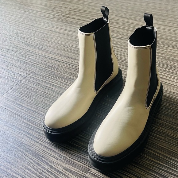 Billini Valeska Boot in Stone/Black Contrast - Picture 4 of 16